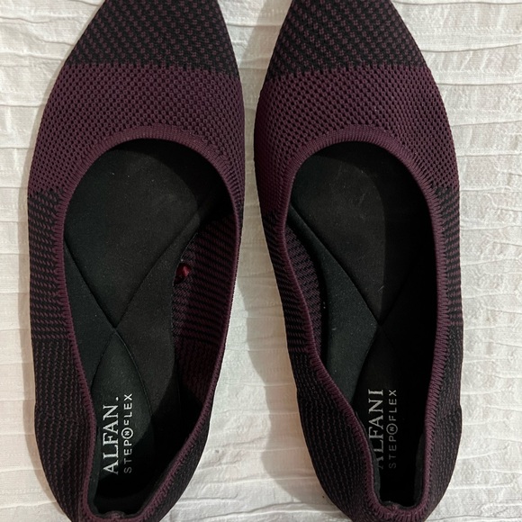 ALFANI Women's Burgundy Flats size 7w - Picture 9 of 10